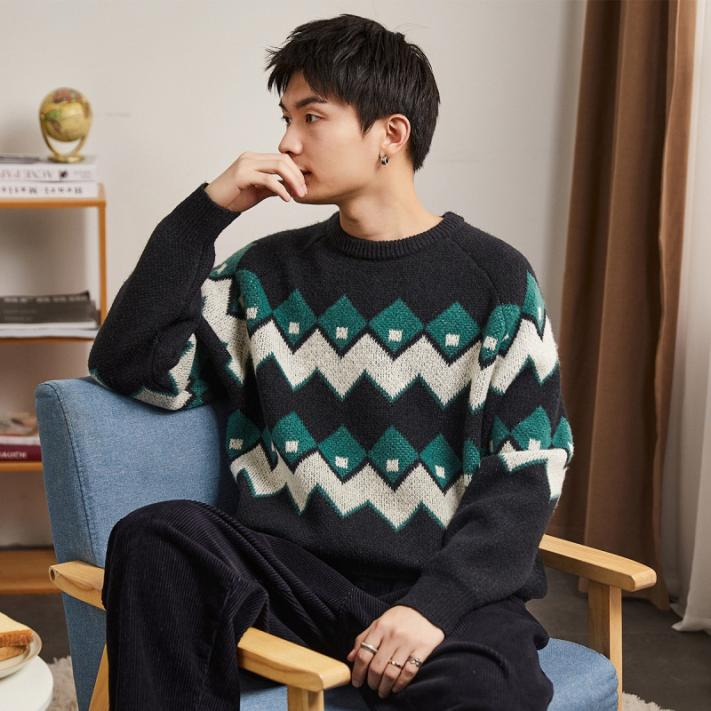 Sweater and sweatshirt: the distinction between style and function